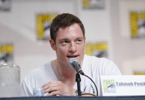 Tahmoh Penikett (Helo)