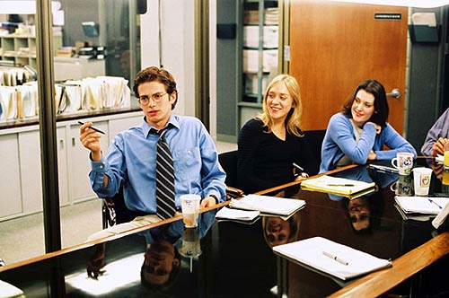 Stephen Glass (Hayden Christensen) entertains his co-workers