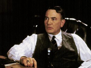 Irish mob boss- Leo (Albert Finney)