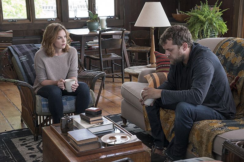 Ruth Wilson as Alison and Joshua Jackson as Cole in The Affair (season 2, episode 2). - Photo: Mark Schafer/SHOWTIME - Photo ID: TheAffair_202_4267