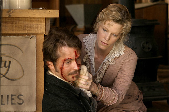 deadwood_s2_e1_bullock_wife