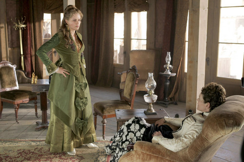 deadwood_s2_e3_joanie_maddie