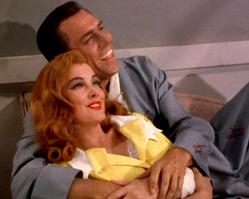 KissMeKate_dressingrm